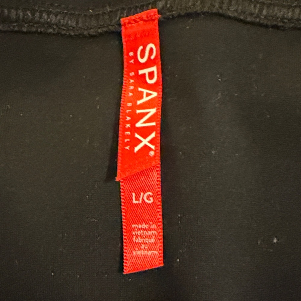 SPANX Elegant Black Pencil Skirt - Picture 2 of 3